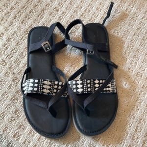 NWOT Toms Sandals